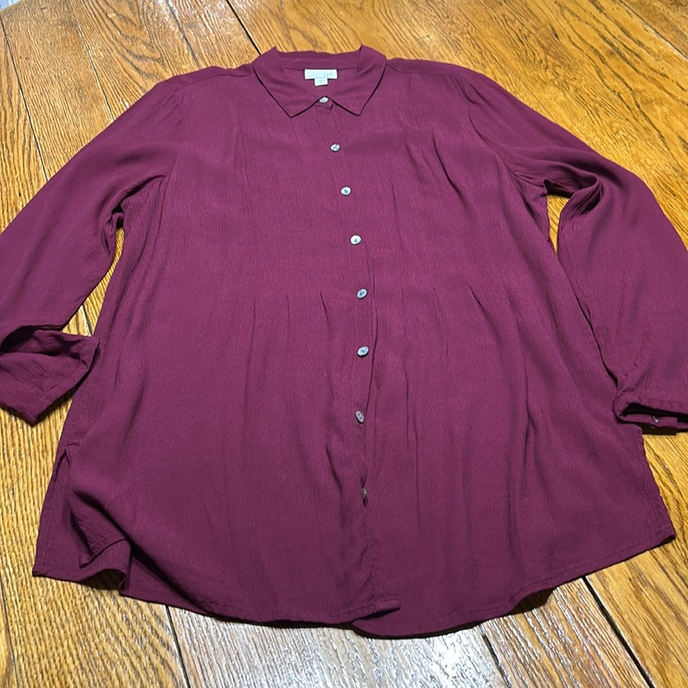 J. Jill maroon rayon button up tunic with pin tuck pleats in front. Size Large.